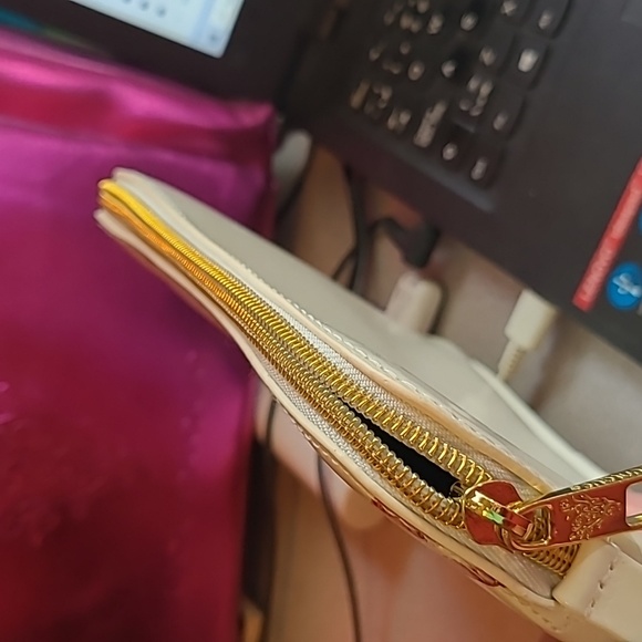 Younique Makeup Bag - new, no tags - Picture 4 of 4